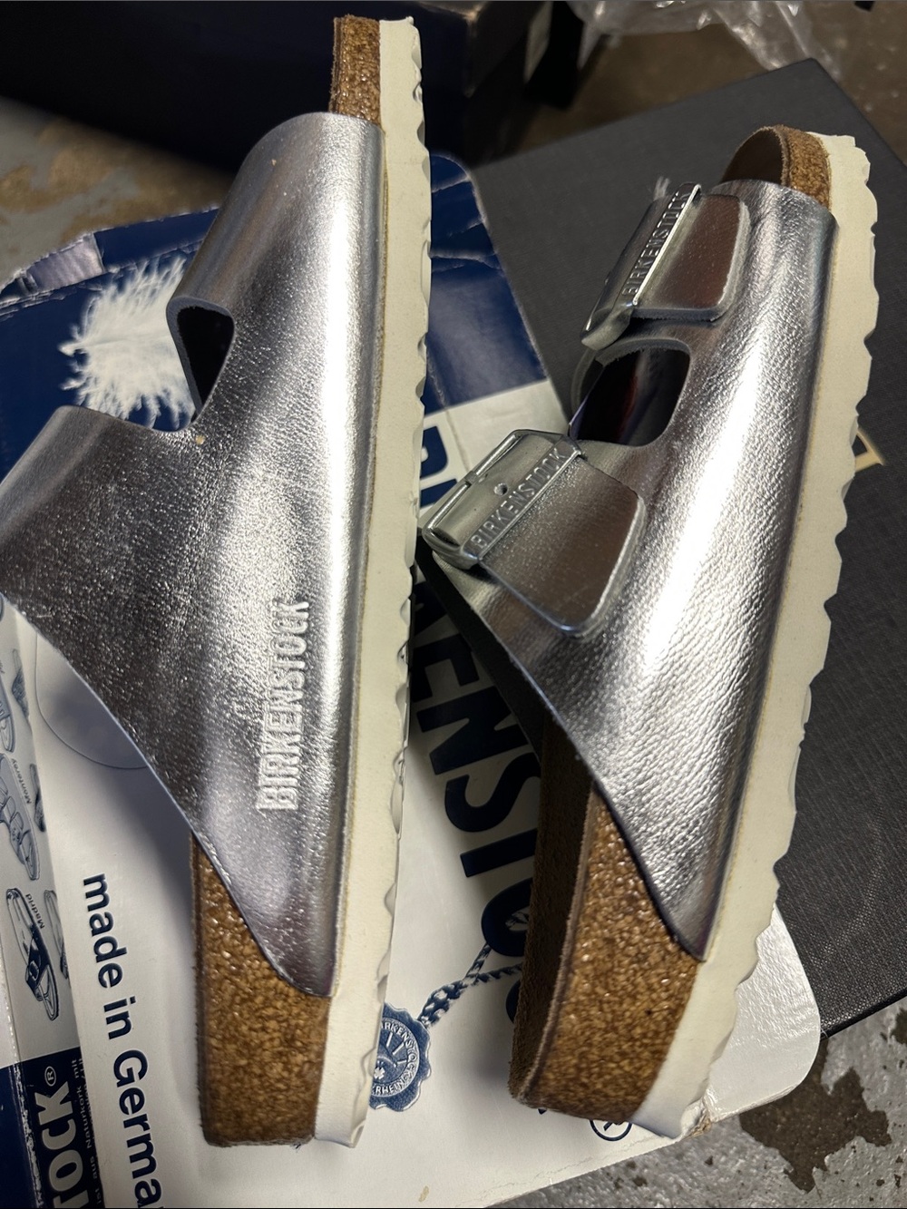 Birkenstock Arizona women’s Metallic Silver Two-Strap Sandals size 7 (38) - Picture 4 of 7